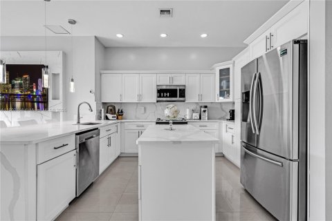 Casa en alquiler en Miami, Florida, 4 dormitorios, 180.04 m2 № 1953610 - foto 24