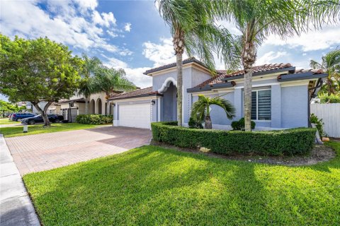 Casa en alquiler en Miami, Florida, 4 dormitorios, 180.04 m2 № 1953610 - foto 3