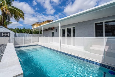 Casa en alquiler en Miami, Florida, 4 dormitorios, 180.04 m2 № 1953610 - foto 8