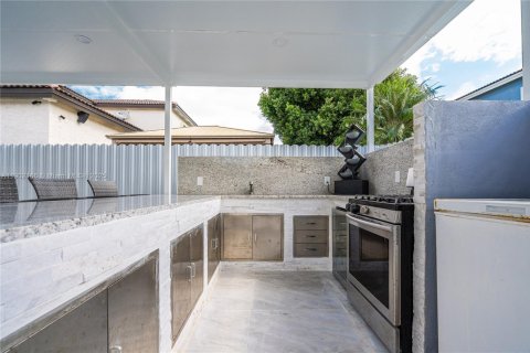 Casa en alquiler en Miami, Florida, 4 dormitorios, 180.04 m2 № 1953610 - foto 16