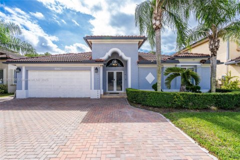 Casa en alquiler en Miami, Florida, 4 dormitorios, 180.04 m2 № 1953610 - foto 1