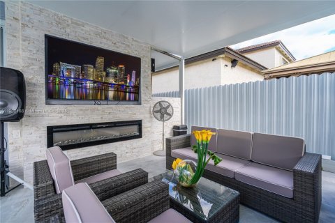 Casa en alquiler en Miami, Florida, 4 dormitorios, 180.04 m2 № 1953610 - foto 17