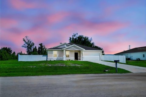 Casa en Cape Coral, Florida 4 dormitorios, 173.54 m2 № 2370984