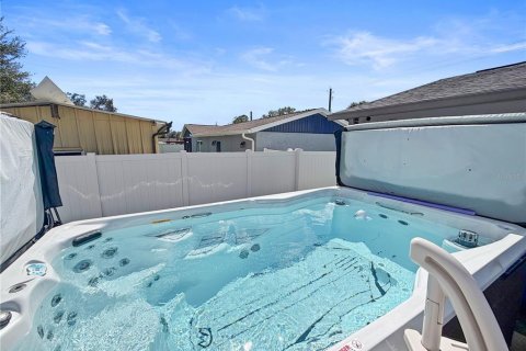 House in Brandon, Florida 3 bedrooms, 139.26 sq.m. № 2428751 - photo 25
