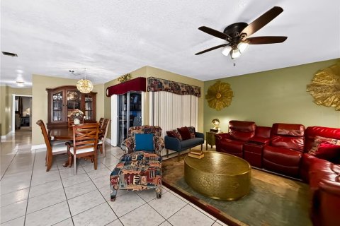 House in Brandon, Florida 3 bedrooms, 139.26 sq.m. № 2428751 - photo 12
