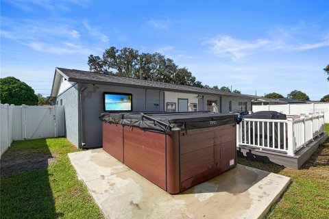 House in Brandon, Florida 3 bedrooms, 139.26 sq.m. № 2428751 - photo 29