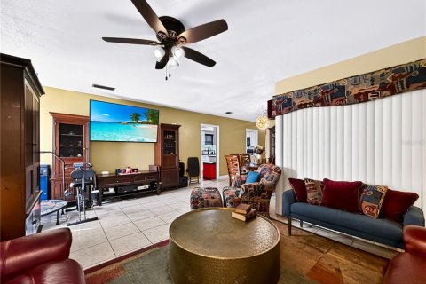 House in Brandon, Florida 3 bedrooms, 139.26 sq.m. № 2428751 - photo 14