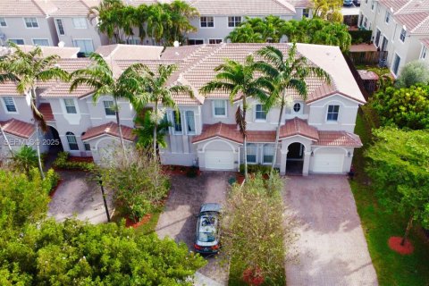 Villa ou maison à vendre à Miami, Floride: 4 chambres, 192.68 m2 № 1992019 - photo 3