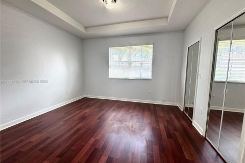 Villa ou maison à vendre à Miami, Floride: 4 chambres, 192.68 m2 № 1992019 - photo 20