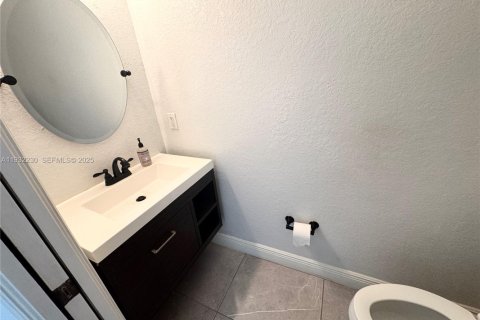 Villa ou maison à vendre à Miami, Floride: 4 chambres, 192.68 m2 № 1992019 - photo 24