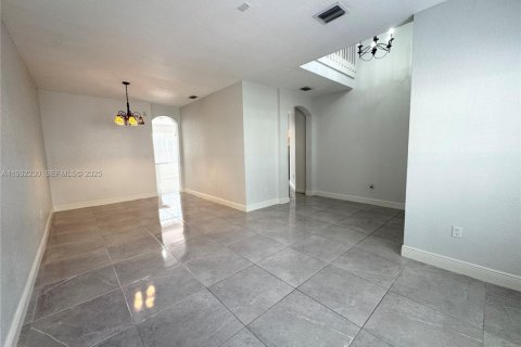 Villa ou maison à vendre à Miami, Floride: 4 chambres, 192.68 m2 № 1992019 - photo 28