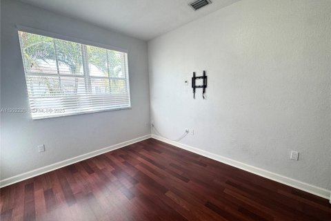 Villa ou maison à vendre à Miami, Floride: 4 chambres, 192.68 m2 № 1992019 - photo 19