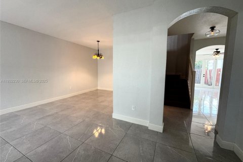 Villa ou maison à vendre à Miami, Floride: 4 chambres, 192.68 m2 № 1992019 - photo 8