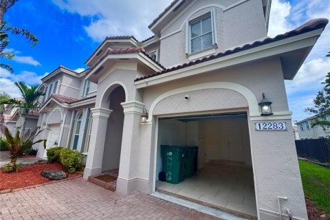 Villa ou maison à vendre à Miami, Floride: 4 chambres, 192.68 m2 № 1992019 - photo 2