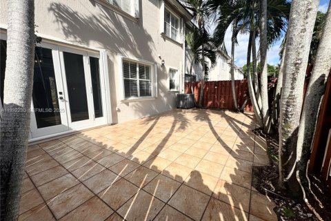 Villa ou maison à vendre à Miami, Floride: 4 chambres, 192.68 m2 № 1992019 - photo 5