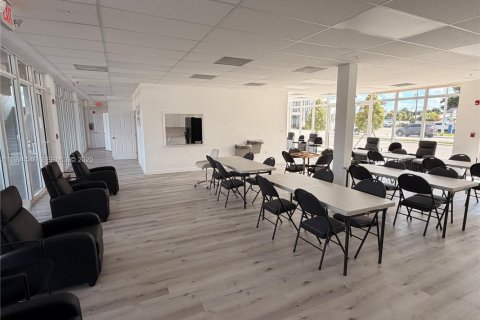 Купить коммерческую недвижимость в Хайалиа, Флорида № 1992724 - фото 9