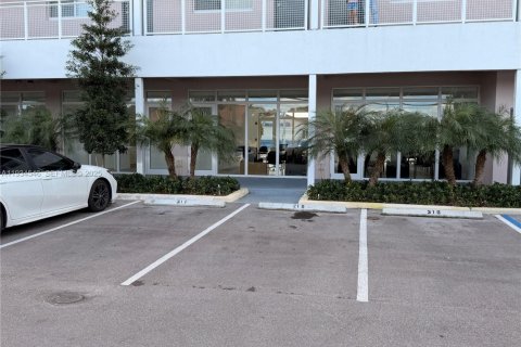 Купить коммерческую недвижимость в Хайалиа, Флорида № 1992724 - фото 13