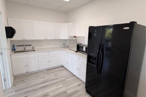 Купить коммерческую недвижимость в Хайалиа, Флорида № 1992724 - фото 2