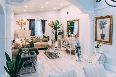 Casa en alquiler en Miami Gardens, Florida, 4 dormitorios, 171.03 m2 № 1944331 - foto 3