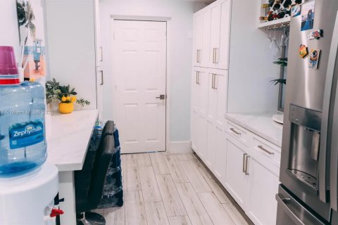 Casa en alquiler en Miami Gardens, Florida, 4 dormitorios, 171.03 m2 № 1944331 - foto 8