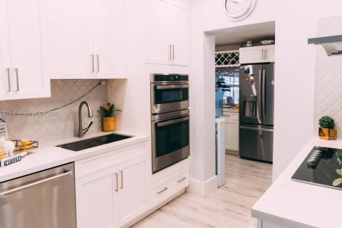 Casa en alquiler en Miami Gardens, Florida, 4 dormitorios, 171.03 m2 № 1944331 - foto 14