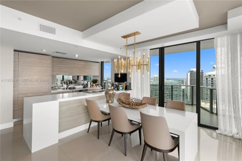 Copropriété à louer à Miami, Floride: 2 chambres, 118.82 m2 № 1991983 - photo 1