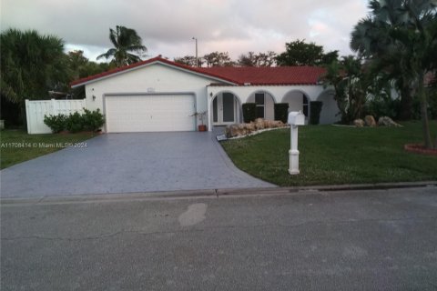 Снять в аренду виллу или дом в Корал-Спрингс, Флорида 4 спальни, 203.55м2, № 1934351 - фото 2