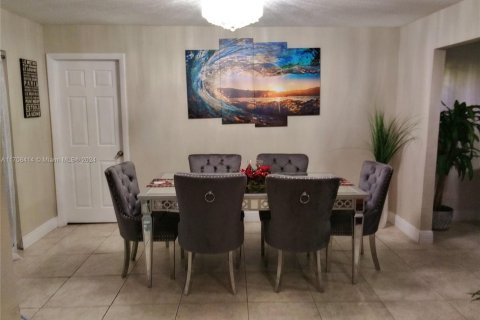 Снять в аренду виллу или дом в Корал-Спрингс, Флорида 4 спальни, 203.55м2, № 1934351 - фото 6