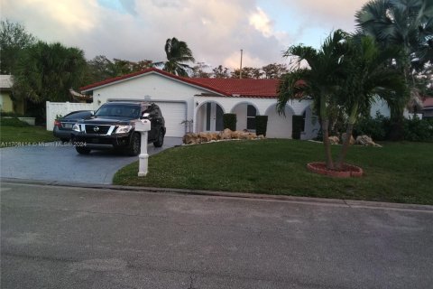 Снять в аренду виллу или дом в Корал-Спрингс, Флорида 4 спальни, 203.55м2, № 1934351 - фото 1