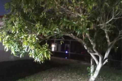 Снять в аренду виллу или дом в Корал-Спрингс, Флорида 4 спальни, 203.55м2, № 1934351 - фото 17