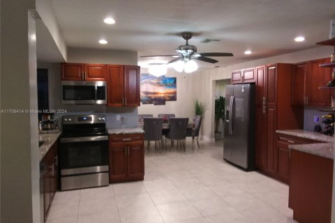 Снять в аренду виллу или дом в Корал-Спрингс, Флорида 4 спальни, 203.55м2, № 1934351 - фото 9