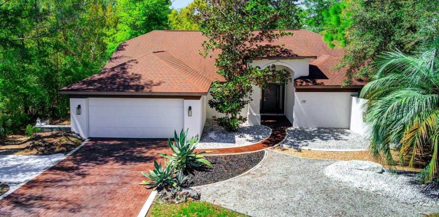 House in Homosassa, Florida 2 bedrooms, 166.76 sq.m. № 2116090