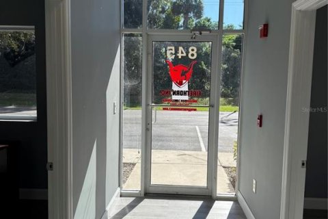 Propiedad comercial en venta en St. Lucie, Florida, 144.93 m2 № 1531791 - foto 2