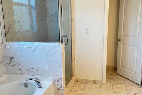 Снять в аренду виллу или дом в Майами, Флорида 5 спален, 316.24м2, № 2011932 - фото 11