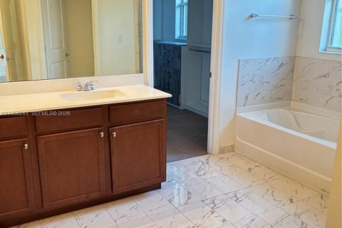 Снять в аренду виллу или дом в Майами, Флорида 5 спален, 316.24м2, № 2011932 - фото 10