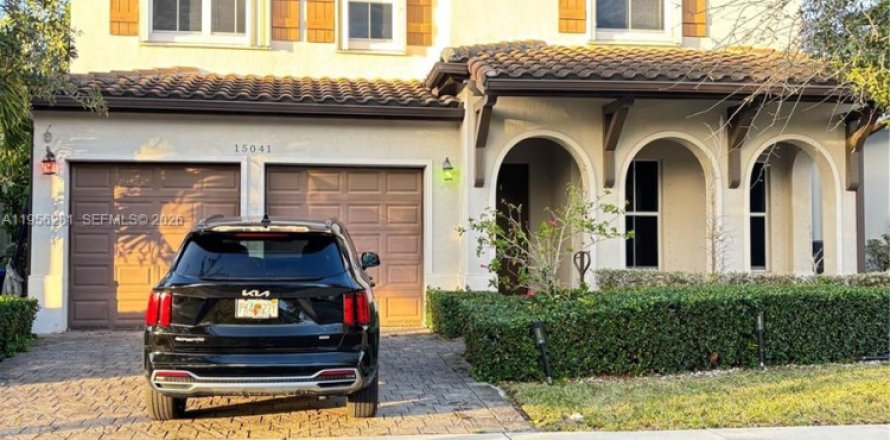 Дом в Майами, Флорида 5 спален, 316.24м2 № 2011932