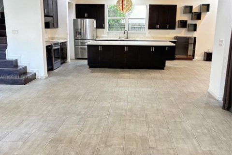 Снять в аренду виллу или дом в Майами, Флорида 5 спален, 316.24м2, № 2011932 - фото 4