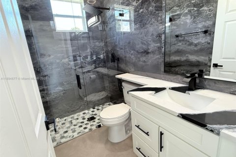 House in Port St. Lucie, Florida 6 bedrooms, 265.24 sq.m. № 2077052 - photo 21