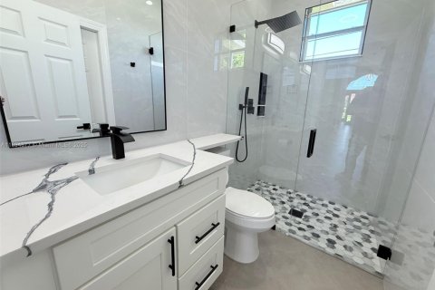 House in Port St. Lucie, Florida 6 bedrooms, 265.24 sq.m. № 2077052 - photo 24
