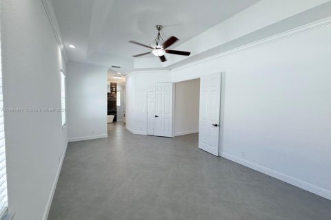 House in Port St. Lucie, Florida 6 bedrooms, 265.24 sq.m. № 2077052 - photo 25