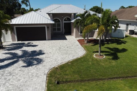 House in Port St. Lucie, Florida 6 bedrooms, 265.24 sq.m. № 2077052 - photo 2
