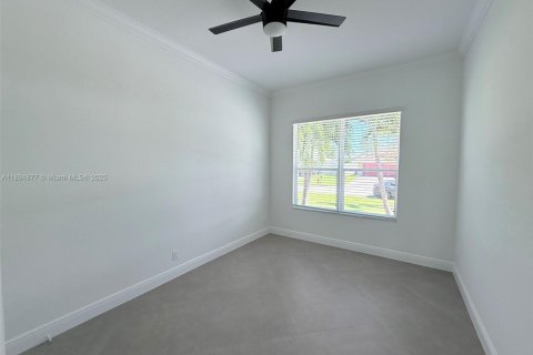 House in Port St. Lucie, Florida 6 bedrooms, 265.24 sq.m. № 2077052 - photo 18