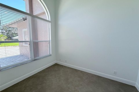 House in Port St. Lucie, Florida 6 bedrooms, 265.24 sq.m. № 2077052 - photo 23