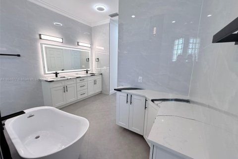 Casa en venta en Port St. Lucie, Florida, 6 dormitorios, 265.24 m2 № 2077052 - foto 29