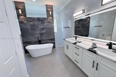 Casa en venta en Port St. Lucie, Florida, 6 dormitorios, 265.24 m2 № 2077052 - foto 27