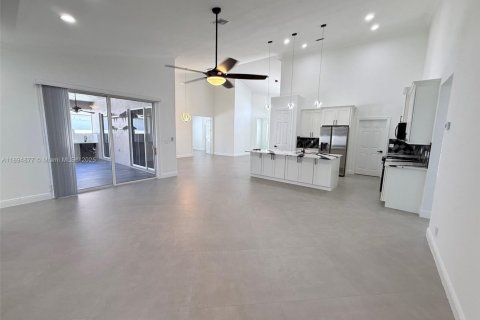 House in Port St. Lucie, Florida 6 bedrooms, 265.24 sq.m. № 2077052 - photo 15