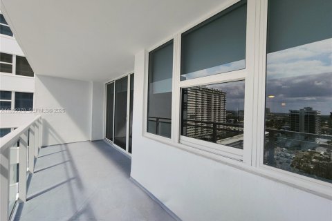 Купить кондоминиум в Халландейл-Бич, Флорида 1 спальня, 68.38м2, № 2064130 - фото 2