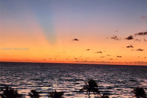 Купить кондоминиум в Халландейл-Бич, Флорида 1 спальня, 68.38м2, № 2064130 - фото 19