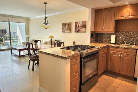 Купить кондоминиум в Халландейл-Бич, Флорида 1 спальня, 68.38м2, № 2064130 - фото 6