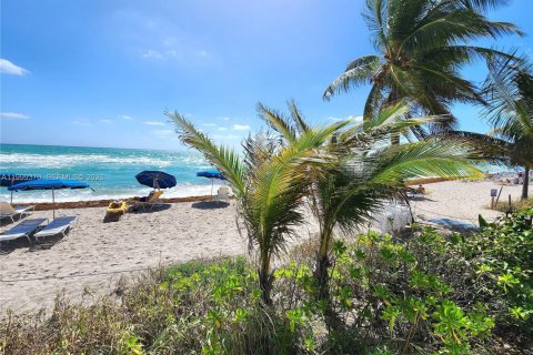 Купить кондоминиум в Халландейл-Бич, Флорида 1 спальня, 68.38м2, № 2064130 - фото 14